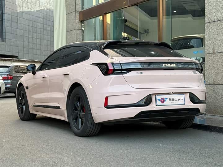 Фото 4 - Zeekr 001