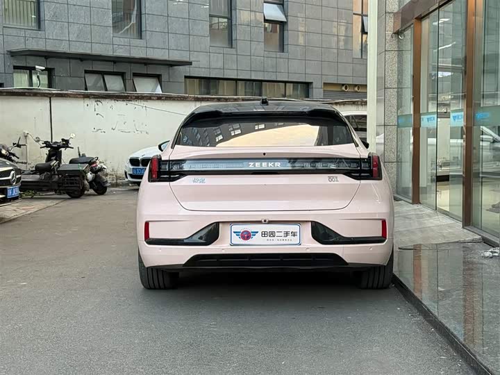 Фото 5 - Zeekr 001