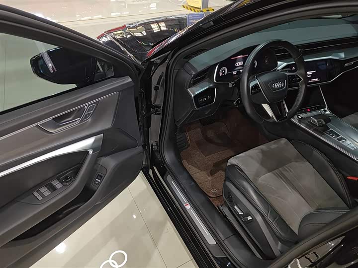 Фото 16 - Audi A6L