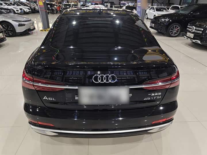 Фото 6 - Audi A6L