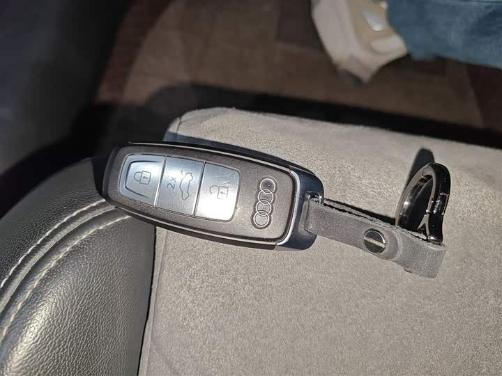 Фото 9 - Audi A6L