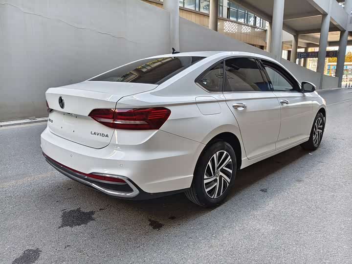 Фото 7 - Volkswagen Lavida