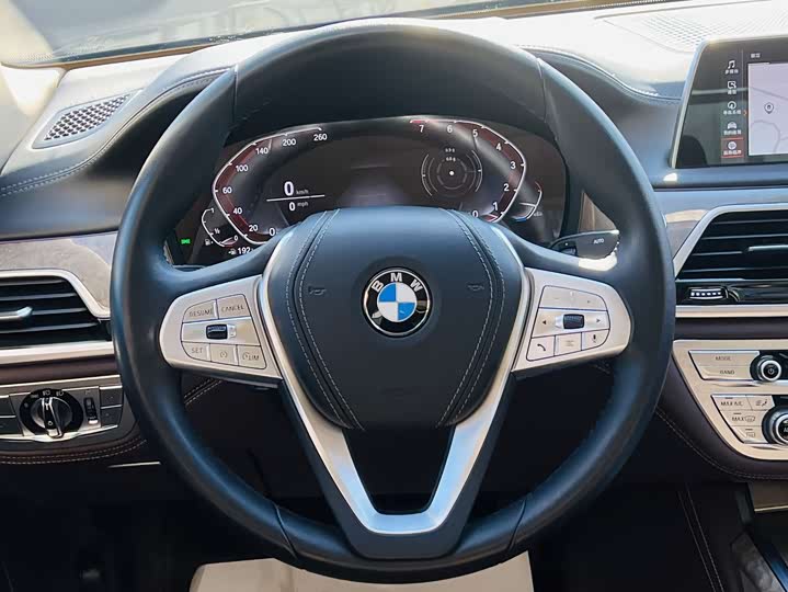 Фото 11 - BMW 7 Series