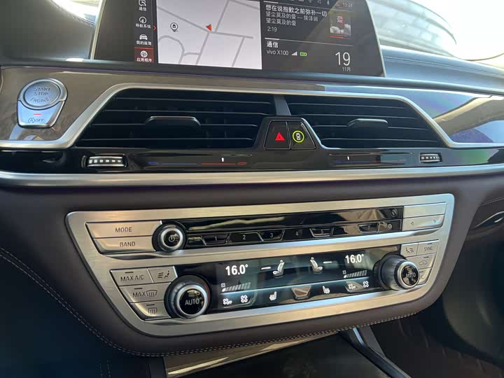 Фото 15 - BMW 7 Series