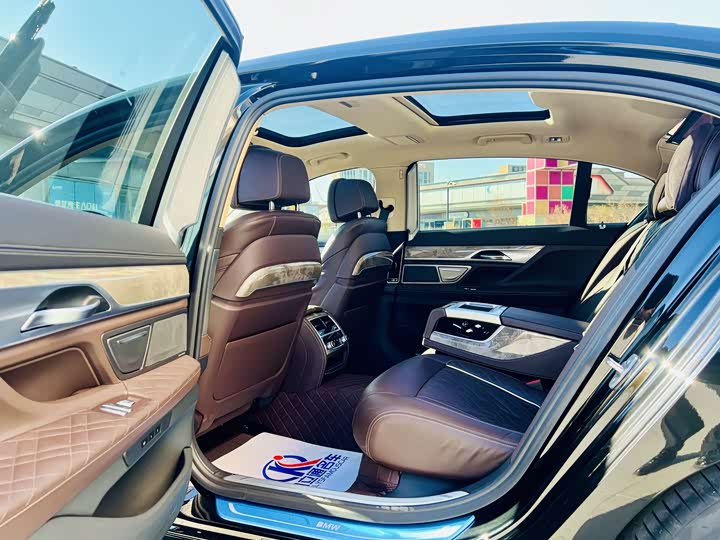 Фото 6 - BMW 7 Series