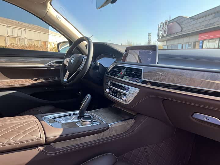Фото 7 - BMW 7 Series