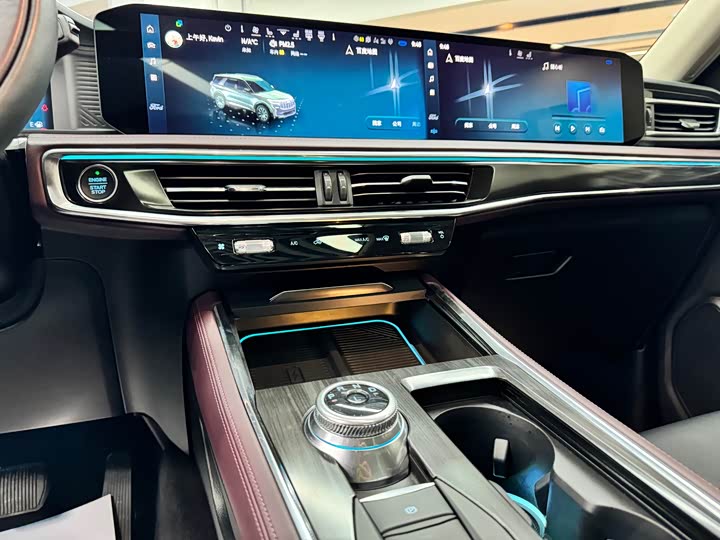 Фото 10 - Ford Explorer