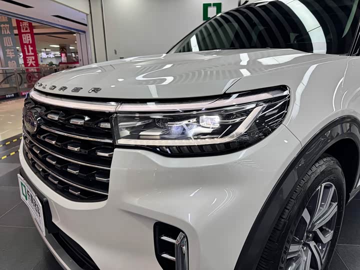 Фото 13 - Ford Explorer