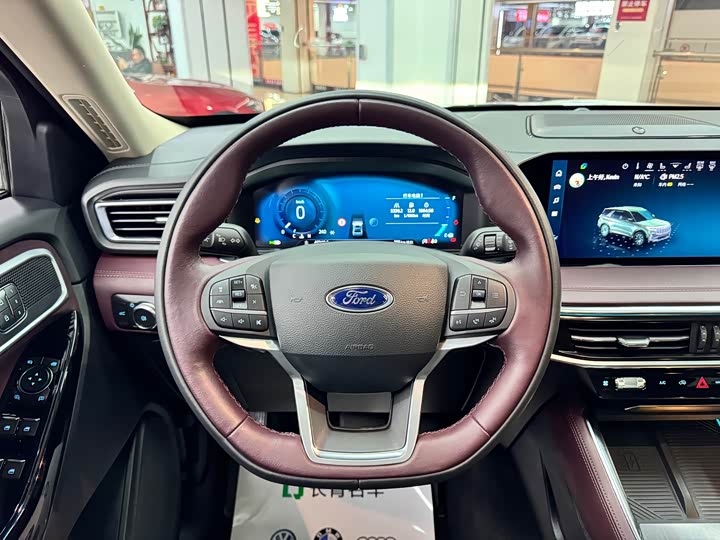 Фото 9 - Ford Explorer