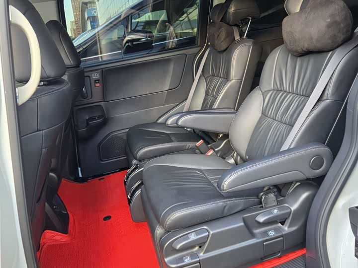 Фото 6 - Honda Odyssey