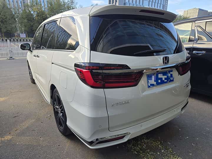 Фото 9 - Honda Odyssey