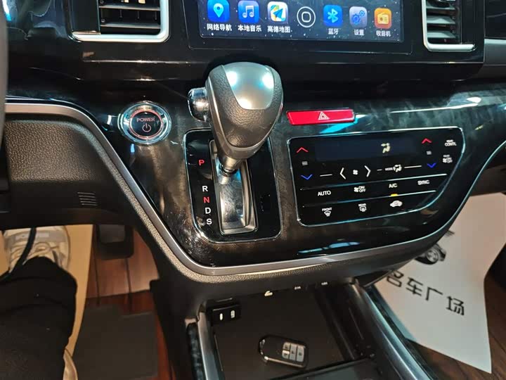 Фото 14 - Honda Elysion