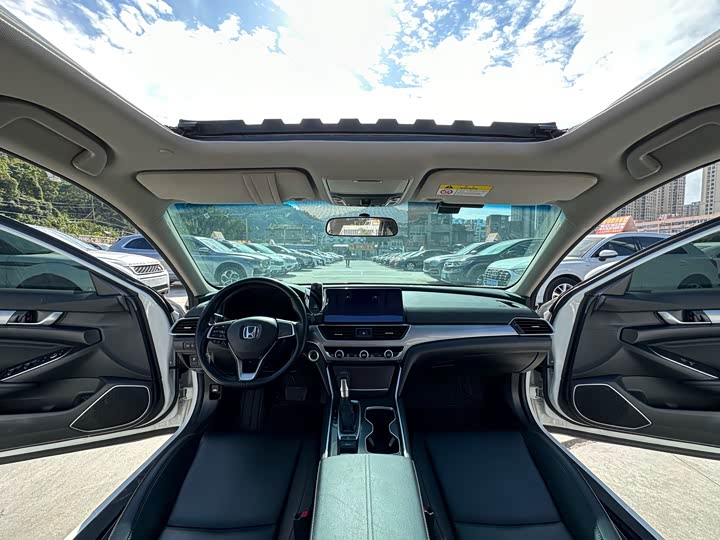 Фото 10 - Honda Accord