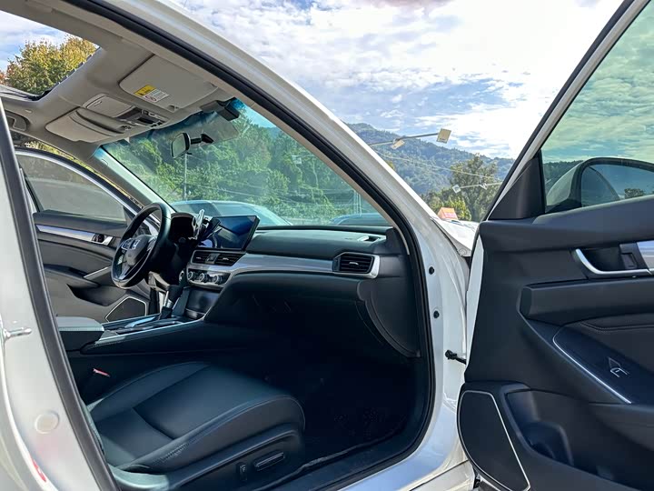 Фото 12 - Honda Accord