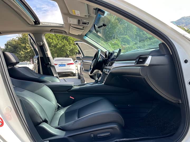 Фото 13 - Honda Accord