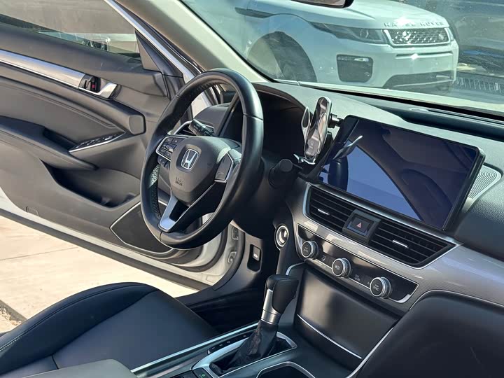 Фото 14 - Honda Accord