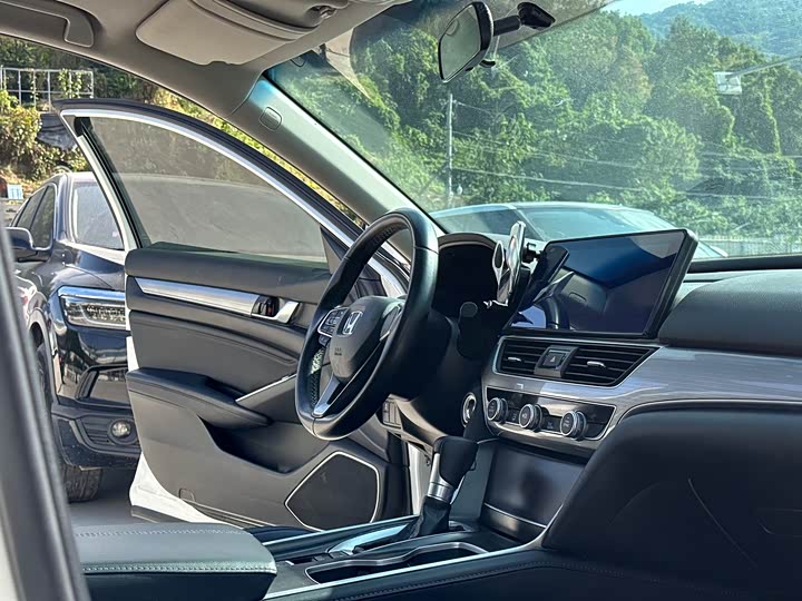 Фото 15 - Honda Accord