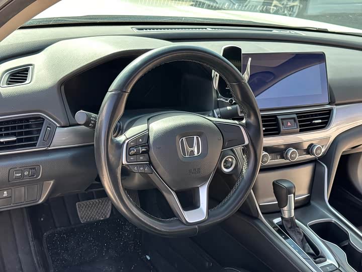 Фото 16 - Honda Accord