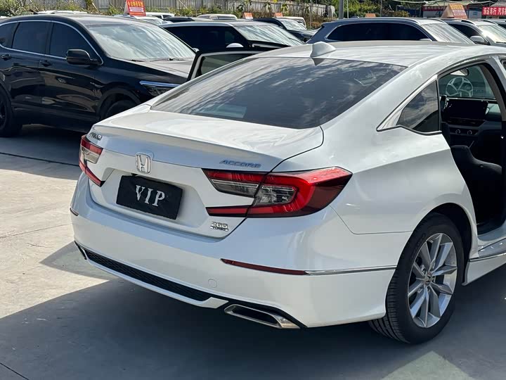 Фото 19 - Honda Accord