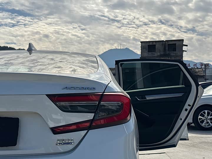 Фото 20 - Honda Accord