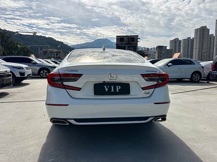 Фото 4 - Honda Accord