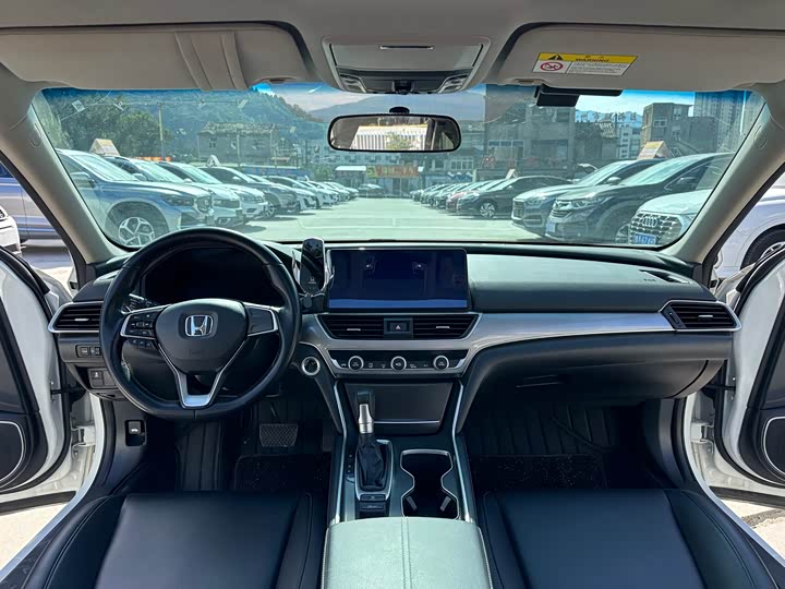 Фото 9 - Honda Accord