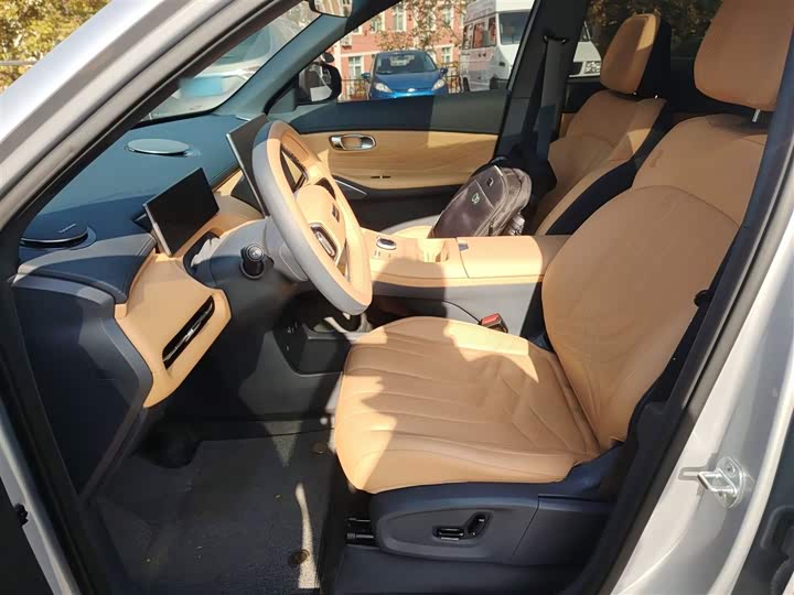 Фото 15 - Geely Galaxy Starship 7