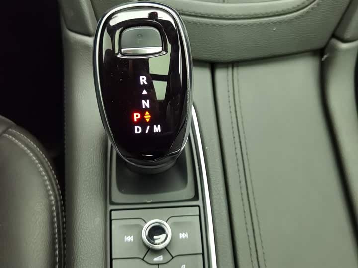 Фото 13 - Cadillac XT6