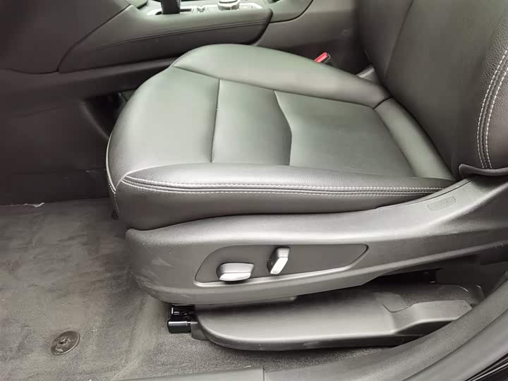 Фото 20 - Cadillac XT6