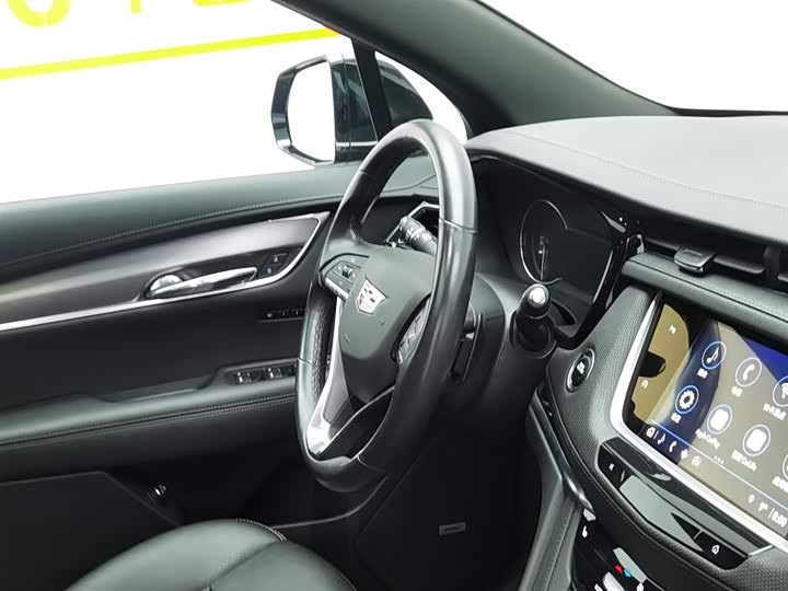 Фото 22 - Cadillac XT6