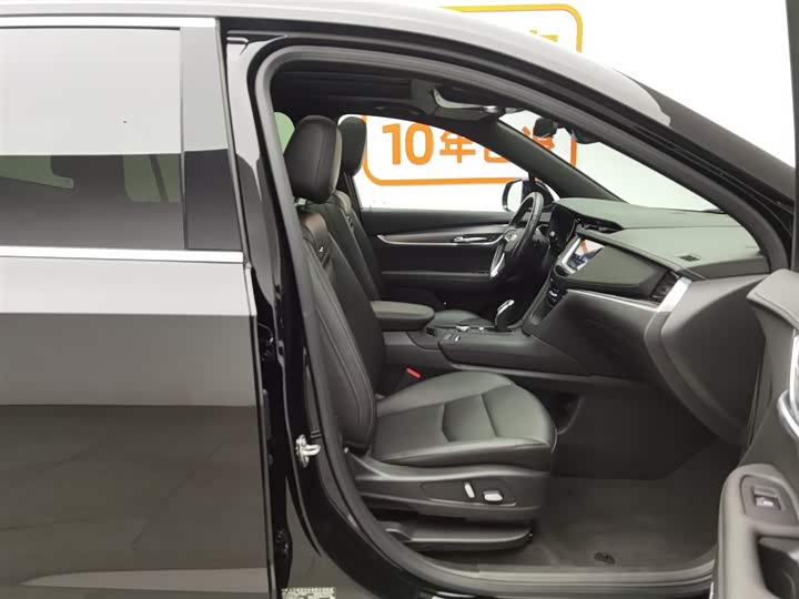 Фото 23 - Cadillac XT6