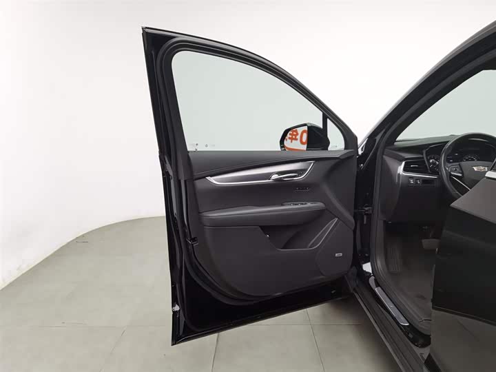 Фото 8 - Cadillac XT6