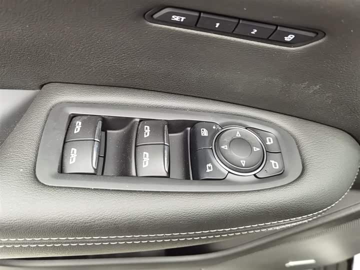 Фото 9 - Cadillac XT6