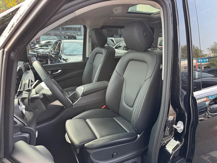 Фото 10 - Mercedes-Benz V-Class