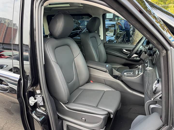 Фото 13 - Mercedes-Benz V-Class