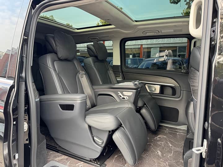 Фото 14 - Mercedes-Benz V-Class