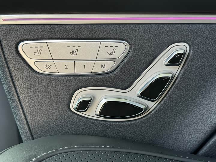 Фото 17 - Mercedes-Benz V-Class