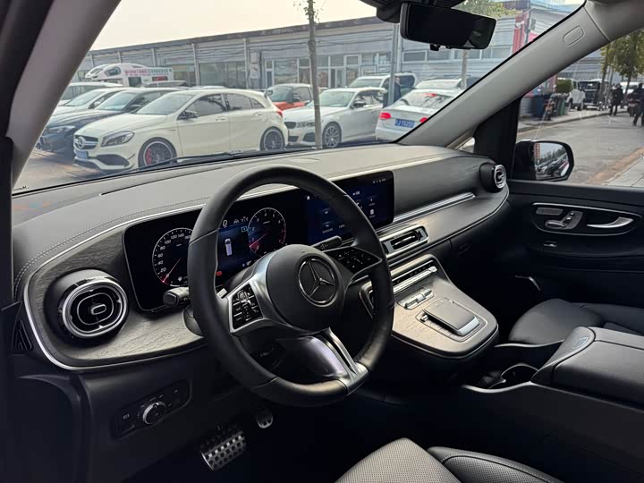 Фото 9 - Mercedes-Benz V-Class