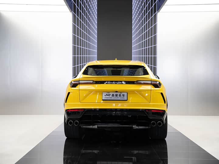 Фото 11 - Lamborghini Urus