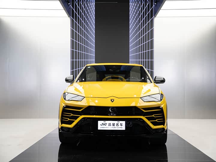 Фото 2 - Lamborghini Urus