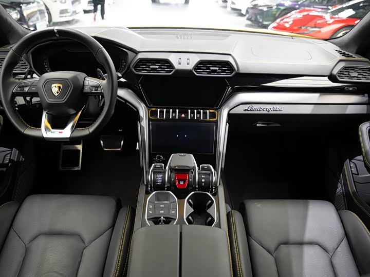 Фото 5 - Lamborghini Urus