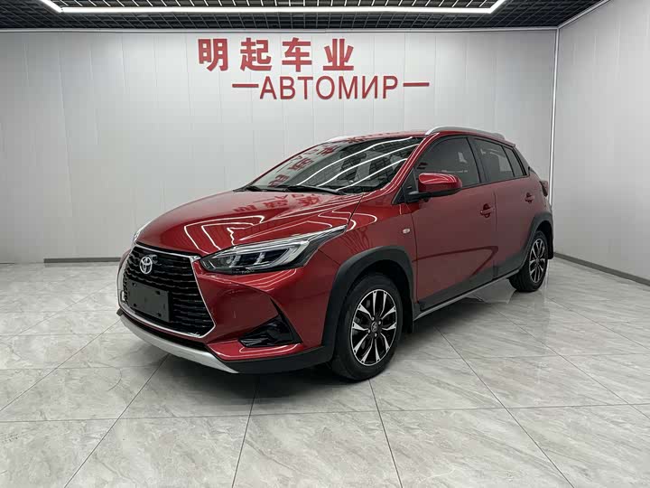 Фото 1 - Toyota Yaris L Hatchback