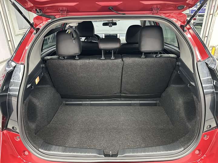 Фото 14 - Toyota Yaris L Hatchback