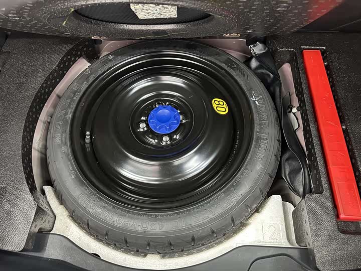 Фото 15 - Toyota Yaris L Hatchback