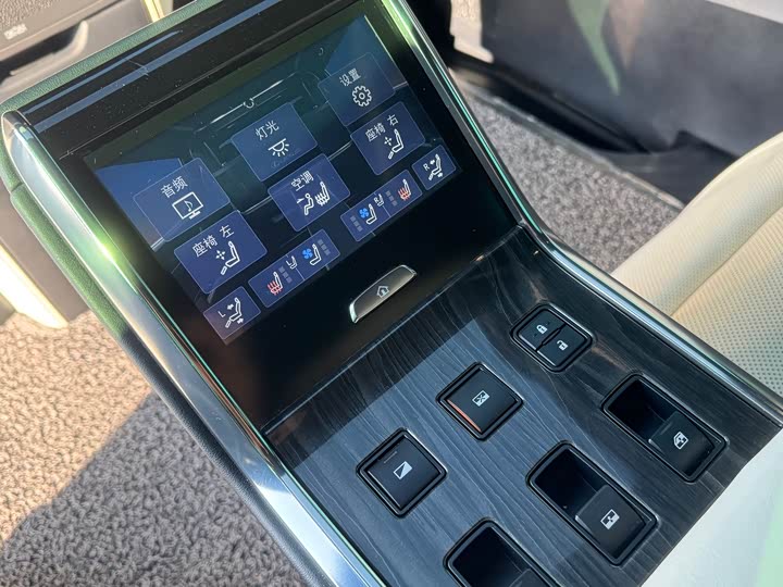 Фото 16 - Lexus LM