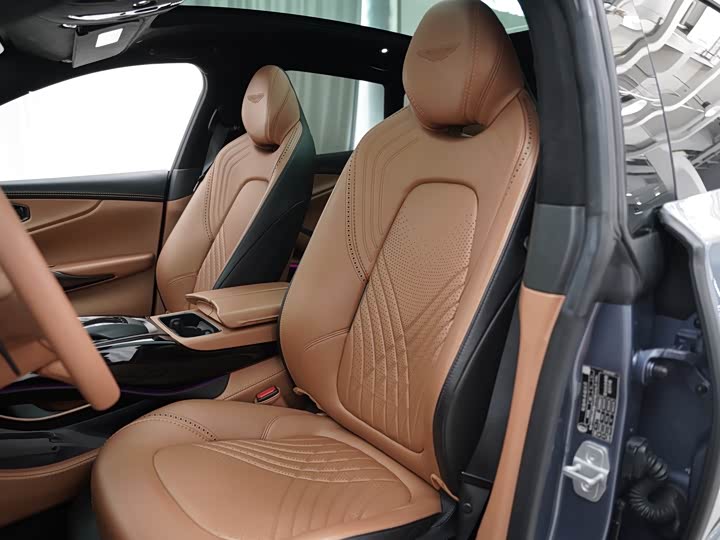 Фото 6 - Aston Martin DBX