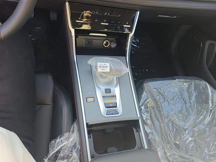 Фото 14 - Changan CS75