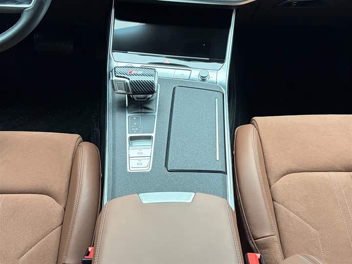 Фото 18 - Audi A7L