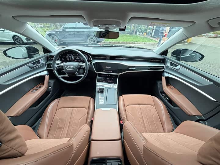 Фото 19 - Audi A7L