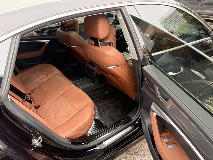 Фото 22 - Audi A7L